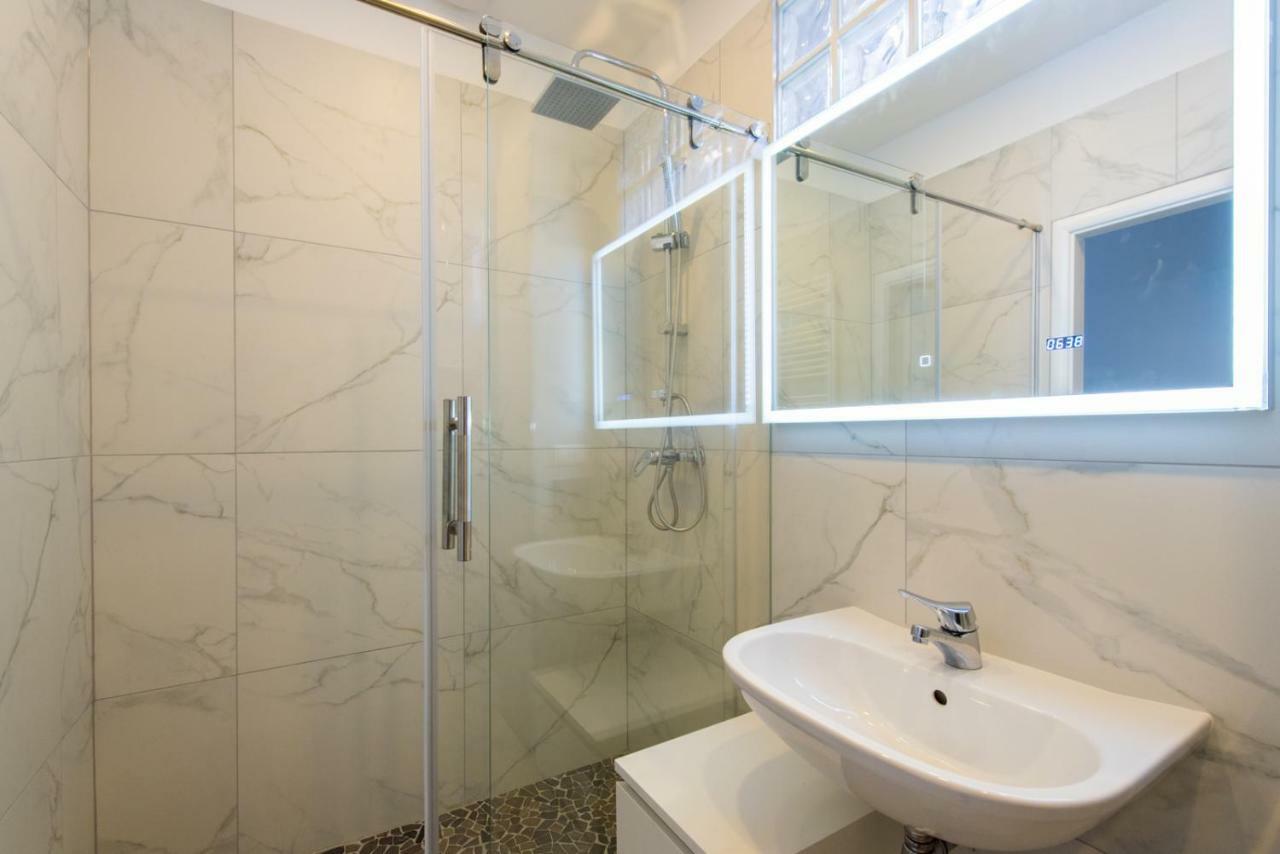 Let It Be Vienna U1, U2, U4 Karlsplatz Oper Apartment Luaran gambar