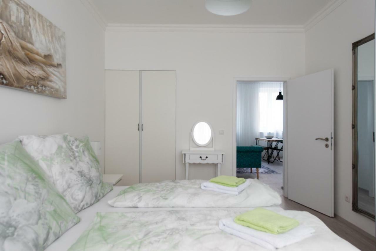Let It Be Vienna U1, U2, U4 Karlsplatz Oper Apartment Luaran gambar