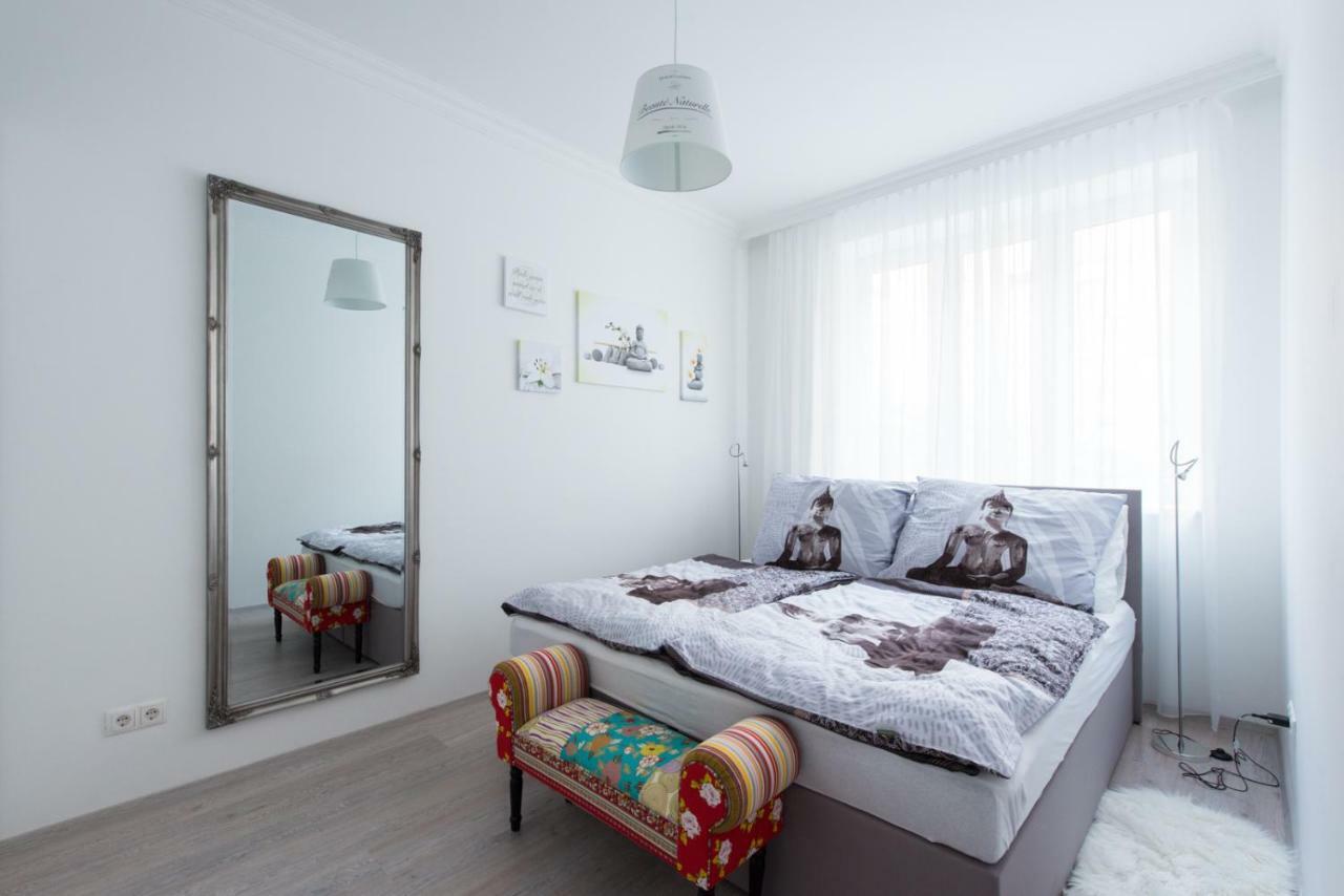 Let It Be Vienna U1, U2, U4 Karlsplatz Oper Apartment Luaran gambar